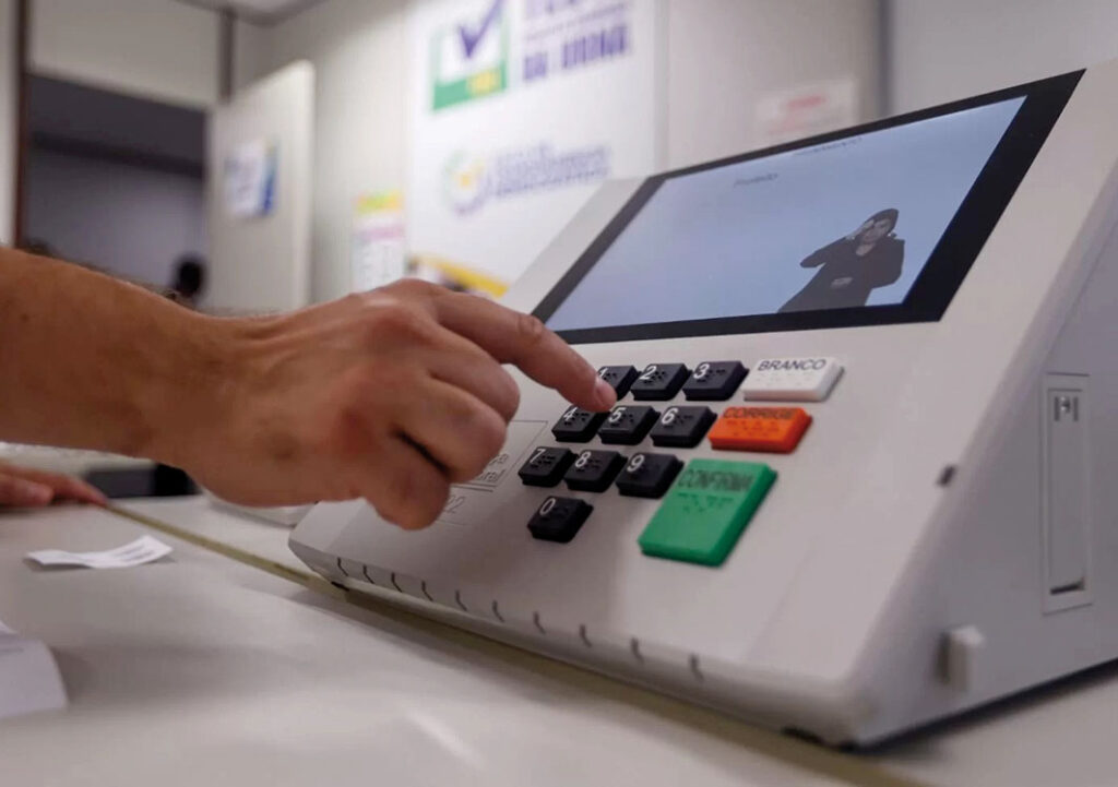 Flávio Bolsonaro vence em Batatais e no país em eleição com surpresas no legislativo