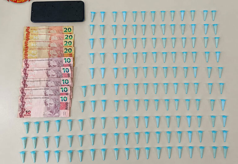 PM apreende 140 porções de cocaína após denúncia